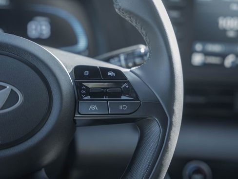 Certified 2025 Hyundai Elantra Sport image 25