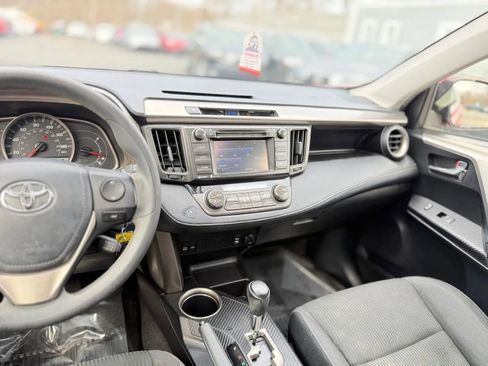 Used 2015 Toyota RAV4 XLE w/ Four Season Floor Mat Package image 21