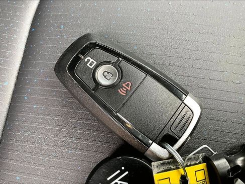 Used 2025 Ford Maverick Lobo AWD/4WD image 15