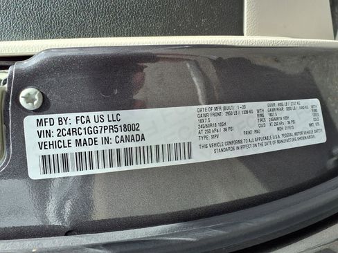 Used 2023 Chrysler Pacifica Limited w/ Uconnect Theater Family Group image 24