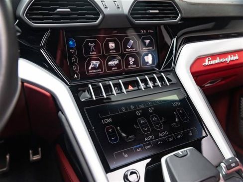 Used 2020 Lamborghini Urus AWD/4WD image 26