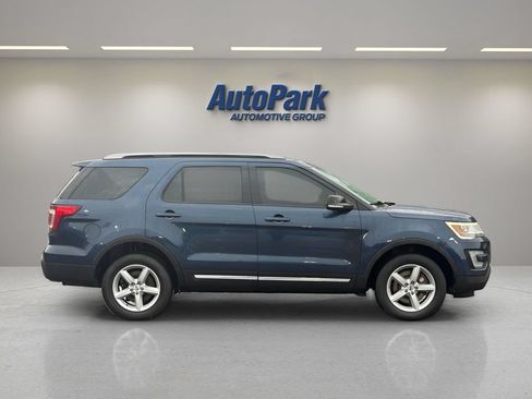 Used 2017 Ford Explorer XLT w/ Equipment Group 201A AWD/4WD image 8