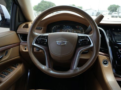 Used 2016 Cadillac Escalade ESV Platinum AWD/4WD image 10