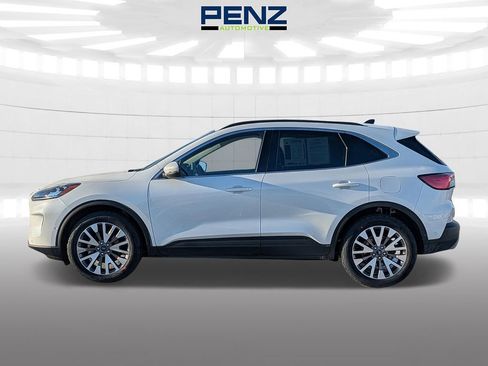 Used 2020 Ford Escape Titanium image 4