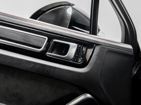 Used 2021 Porsche Cayenne GTS w/ Premium Package AWD/4WD image 55