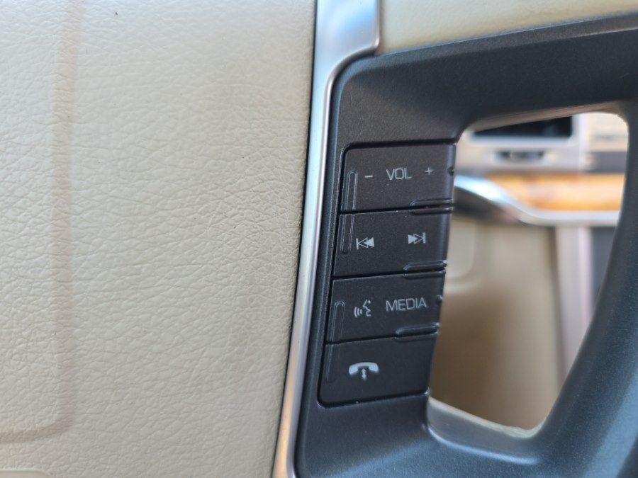 Used 2012 Lincoln MKZ FWD image 23
