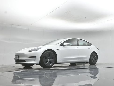 Used 2022 Tesla Model 3 Long Range AWD/4WD image 40