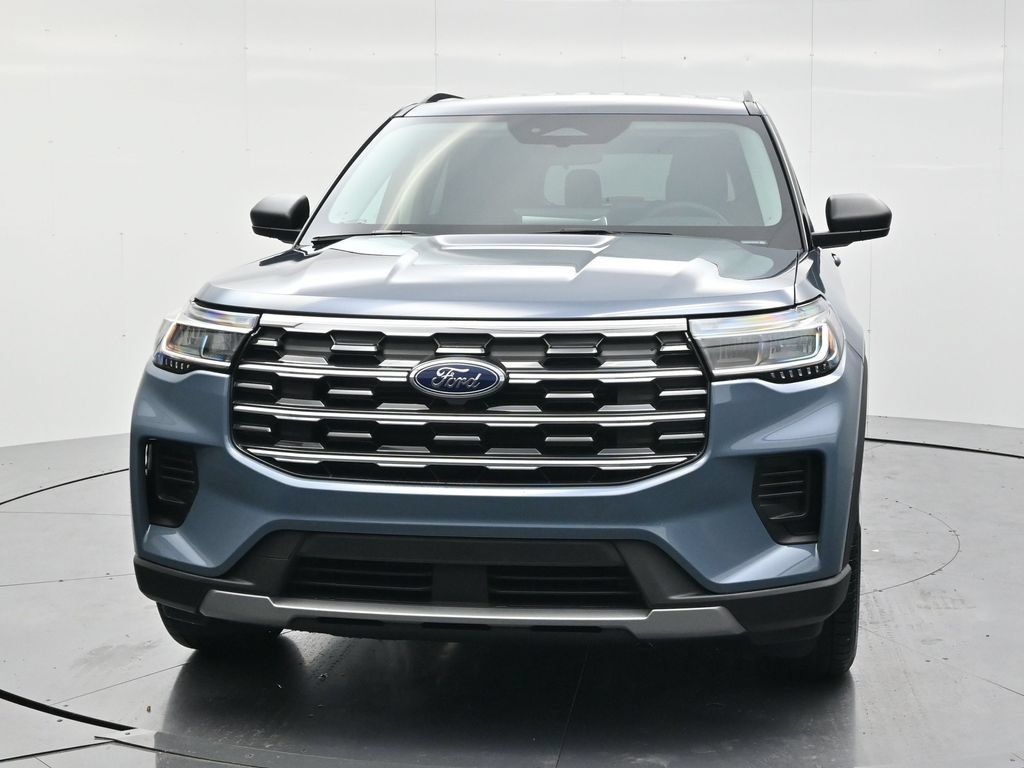 Used 2026 Ford Explorer Active AWD/4WD image 2