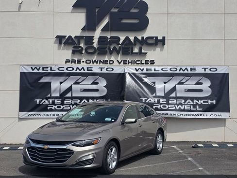 Used 2024 Chevrolet Malibu LT FWD image 2