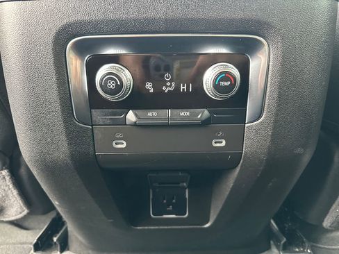 Used 2024 GMC Yukon XL SLT image 14