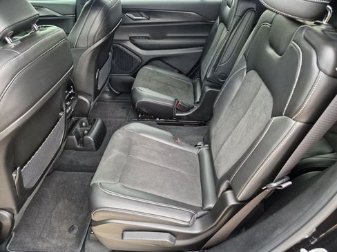 Used 2025 Jeep Grand Cherokee L Altitude AWD/4WD image 19