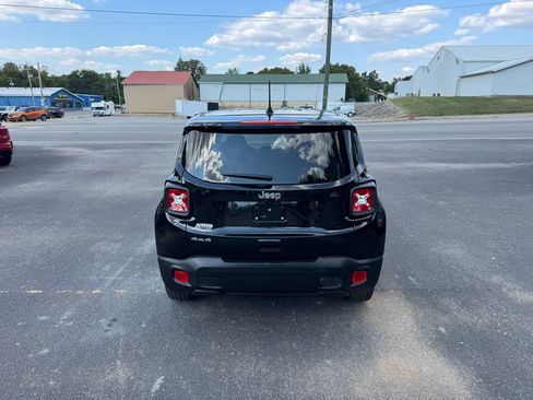 Used 2023 Jeep Renegade Latitude image 4