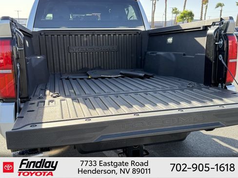 Certified 2025 Toyota Tacoma SR5 AWD/4WD image 17