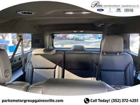 Used 2024 Chevrolet Suburban LT RWD image 12