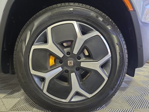 Used 2024 Rivian R1S Adventure AWD/4WD image 11
