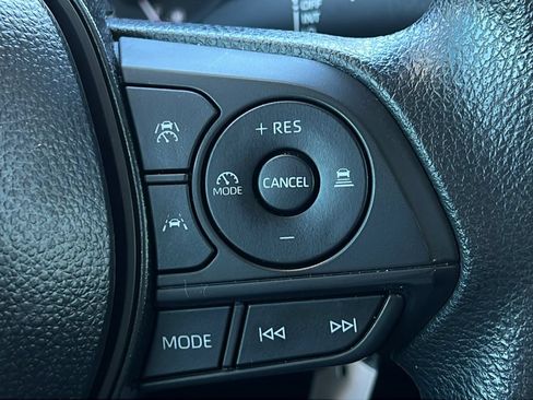 Used 2025 Toyota Corolla LE FWD image 19
