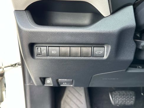 Used 2020 Toyota RAV4 XLE image 32