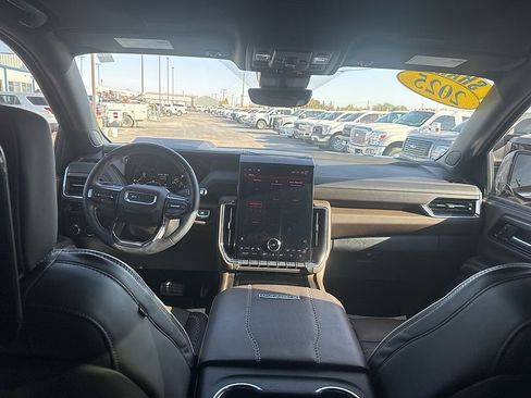 Used 2025 GMC Yukon XL Denali Ultimate AWD/4WD image 12