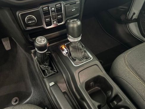 Used 2024 Jeep Wrangler Unlimited Sahara AWD/4WD image 19