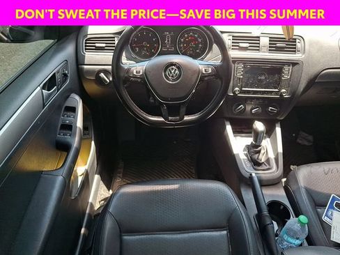 Used 2017 Volkswagen Jetta SE FWD image 12