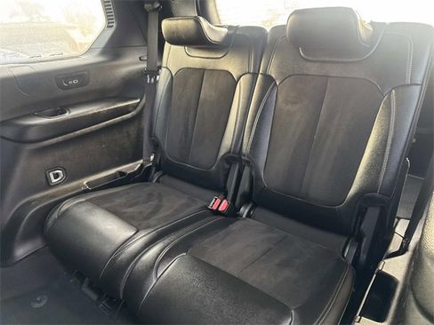 Used 2023 Jeep Grand Cherokee L Laredo image 32