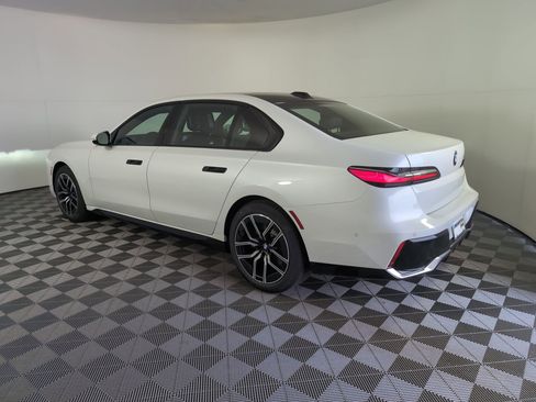 Used 2025 BMW 740i w/ Premium Package image 3