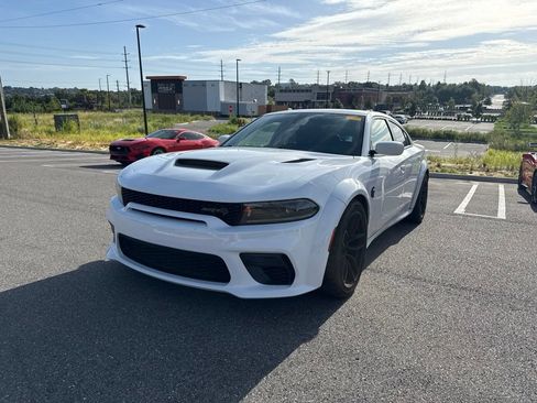 Used 2022 Dodge Charger SRT Hellcat w/ Harman/Kardon Audio Group RWD image 5