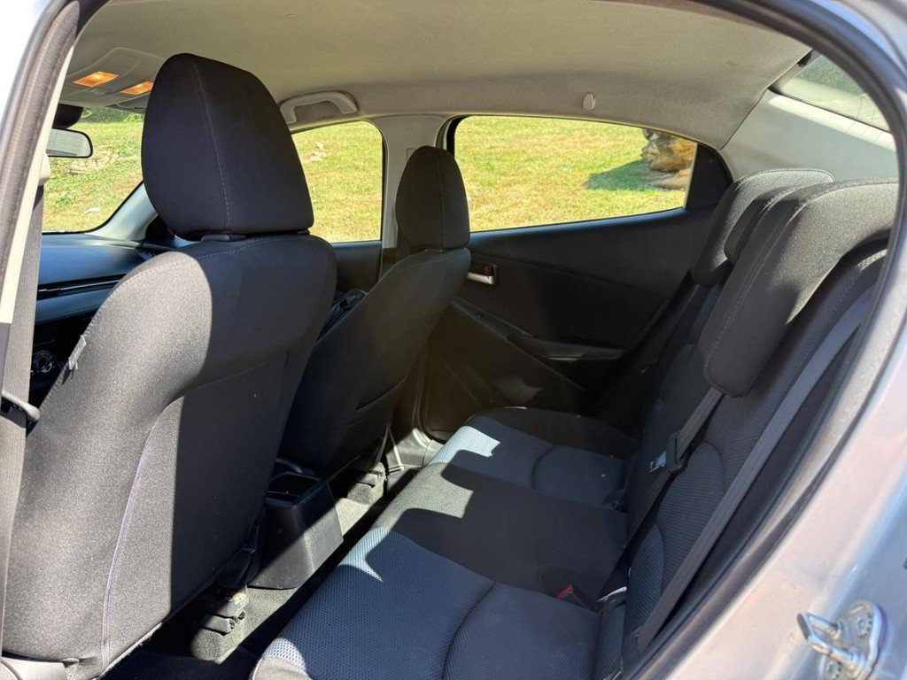 Used 2019 Toyota Yaris LE FWD image 8