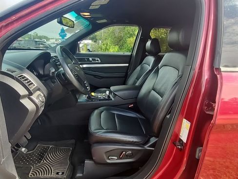 Used 2017 Ford Explorer XLT w/ Equipment Group 202A AWD/4WD image 18