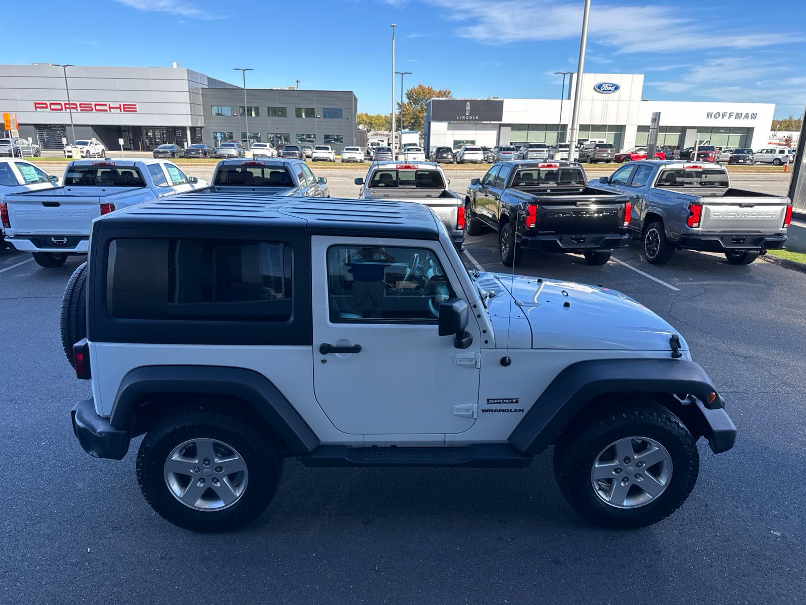 Used 2016 Jeep Wrangler Sport w/ Quick Order Package 24S AWD/4WD image 4