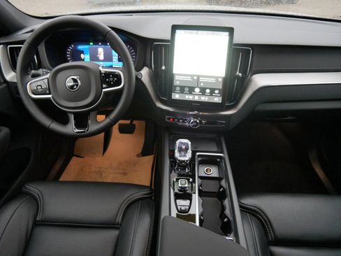 New 2026 Volvo XC60 B5 Ultra w/ Climate Package AWD/4WD image 7