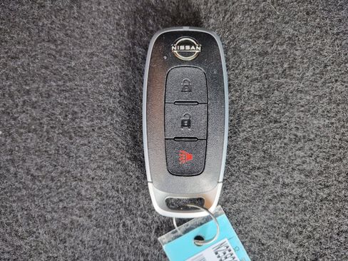 Used 2025 Nissan Kicks SR FWD image 29