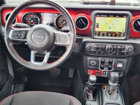 Used 2023 Jeep Wrangler Unlimited Rubicon w/ Cold Weather Group AWD/4WD image 9