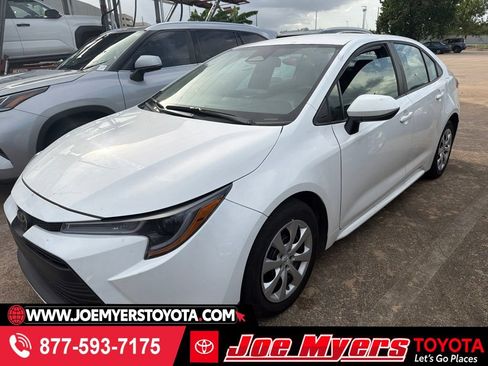 Used 2025 Toyota Corolla LE FWD image 1