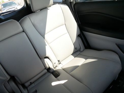 Used 2017 Honda Pilot Touring image 14