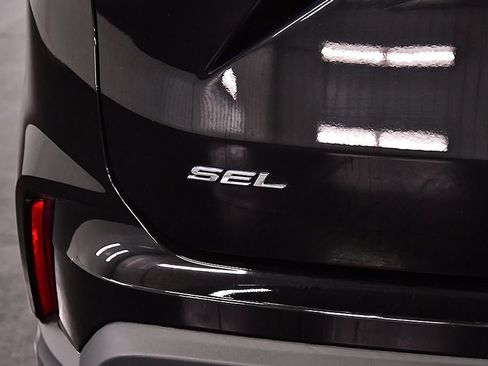 Used 2023 Ford Edge SEL w/ Sport Appearance Package AWD/4WD image 12