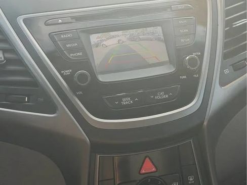 Used 2015 Hyundai Elantra SE w/ Option Group 02 FWD image 9