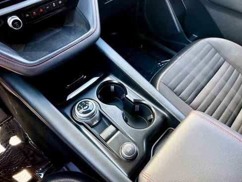 Used 2025 Ford Explorer ST-Line w/ ST-Line Street Pack AWD/4WD image 25