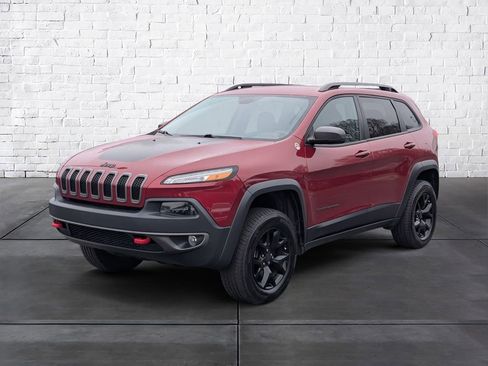 Used 2017 Jeep Cherokee Trailhawk image 4