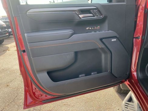 Used 2025 GMC Sierra 1500 AT4 image 23