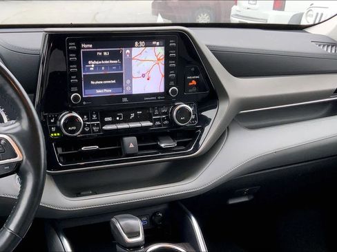 Used 2022 Toyota Highlander Limited image 6