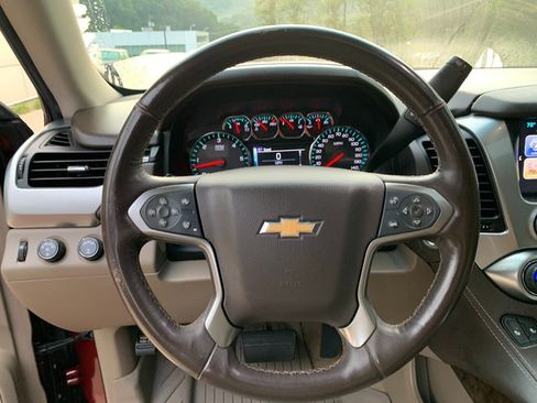 Used 2018 Chevrolet Suburban LT w/ Luxury Package AWD/4WD image 24