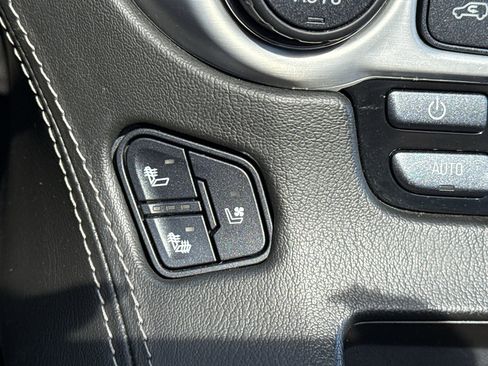 Used 2018 GMC Yukon SLT image 24