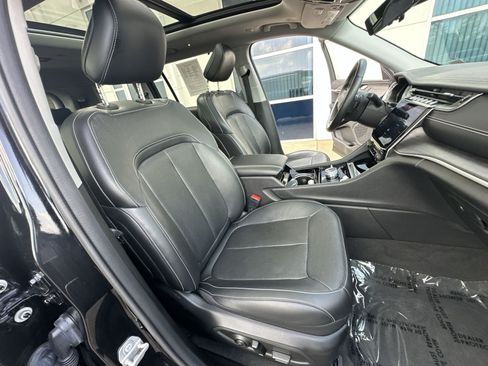 Used 2021 Jeep Grand Cherokee L Limited w/ Luxury Tech Group II AWD/4WD image 36