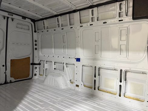 Used 2018 Mercedes-Benz Sprinter 2500 image 28