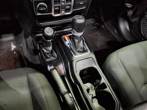 Used 2021 Jeep Wrangler Willys image 12