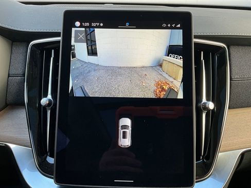 New 2025 Volvo XC90 T8 Plus w/ Protection Package image 24