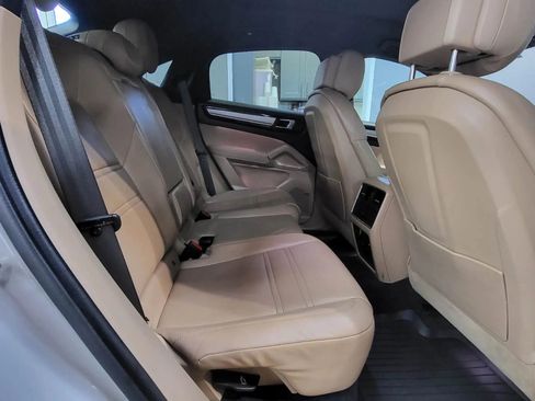 Used 2023 Porsche Cayenne Platinum Edition image 19