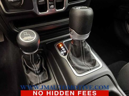 Used 2019 Jeep Wrangler Unlimited Sahara w/ Cold Weather Group AWD/4WD image 33
