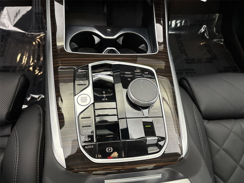 New 2026 BMW X7 xDrive40i w/ Premium Package image 23